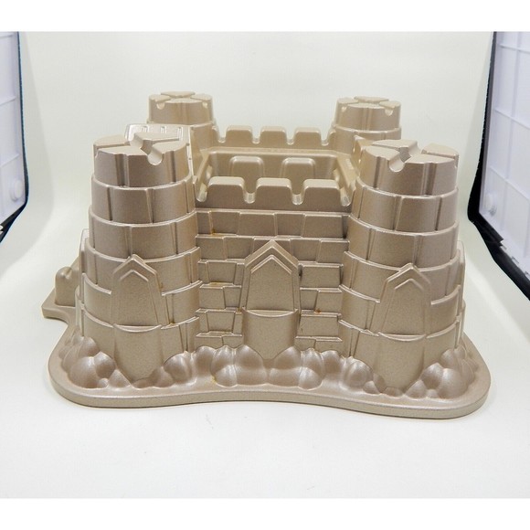 Nordic Ware Castle Bundt Party Cake Pan 10 Cup Heavy Duty Cast Aluminum - Picture 2 of 7